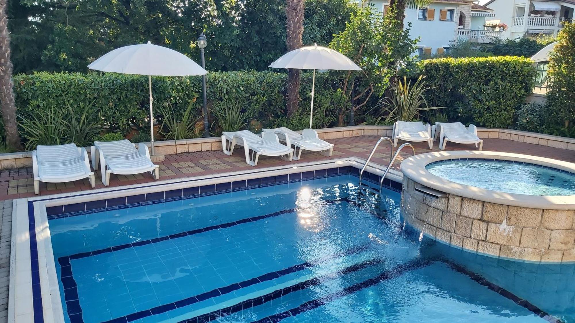 Apartments Villa Mirjam Porec Exterior photo