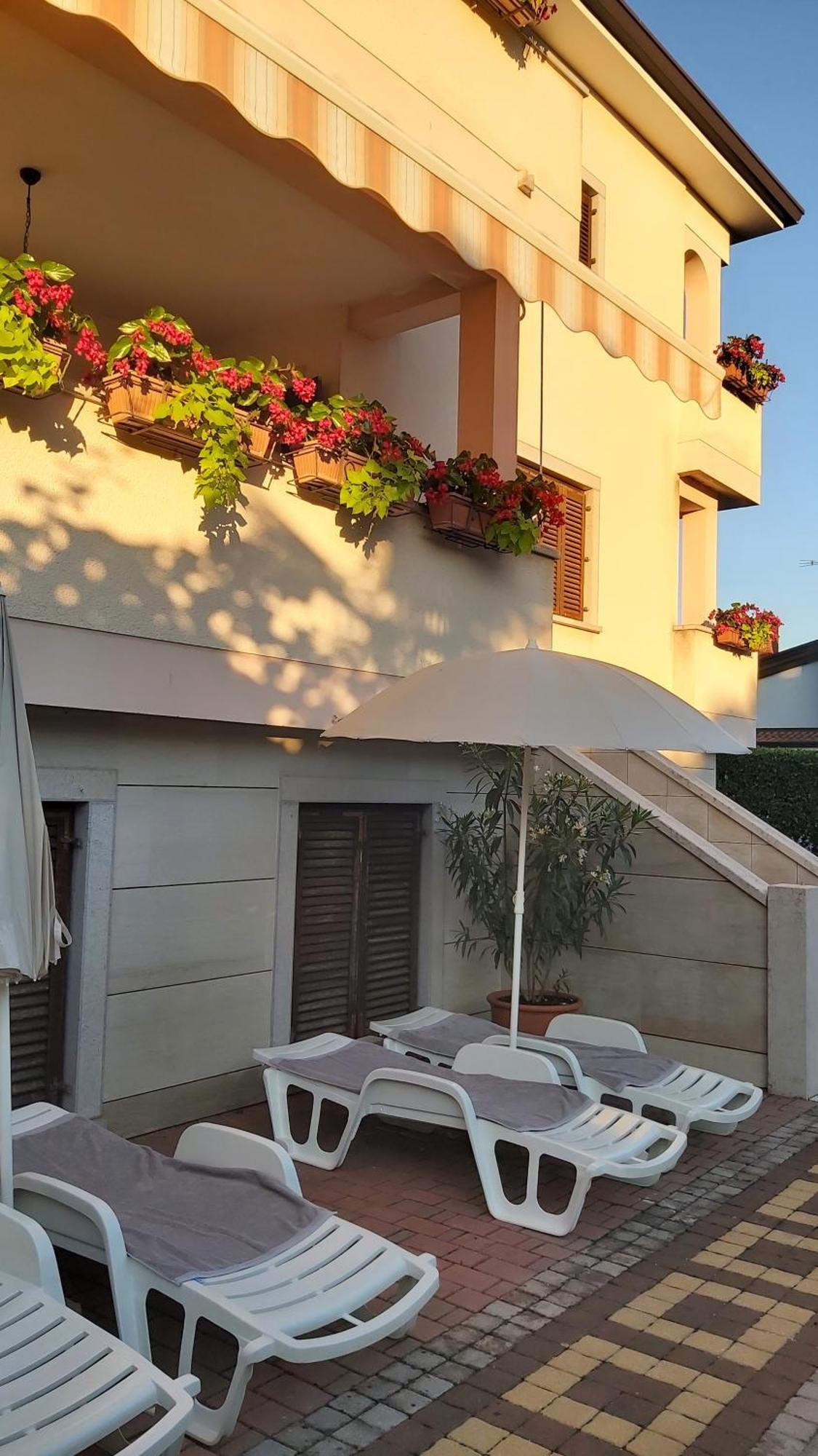 Apartments Villa Mirjam Porec Exterior photo