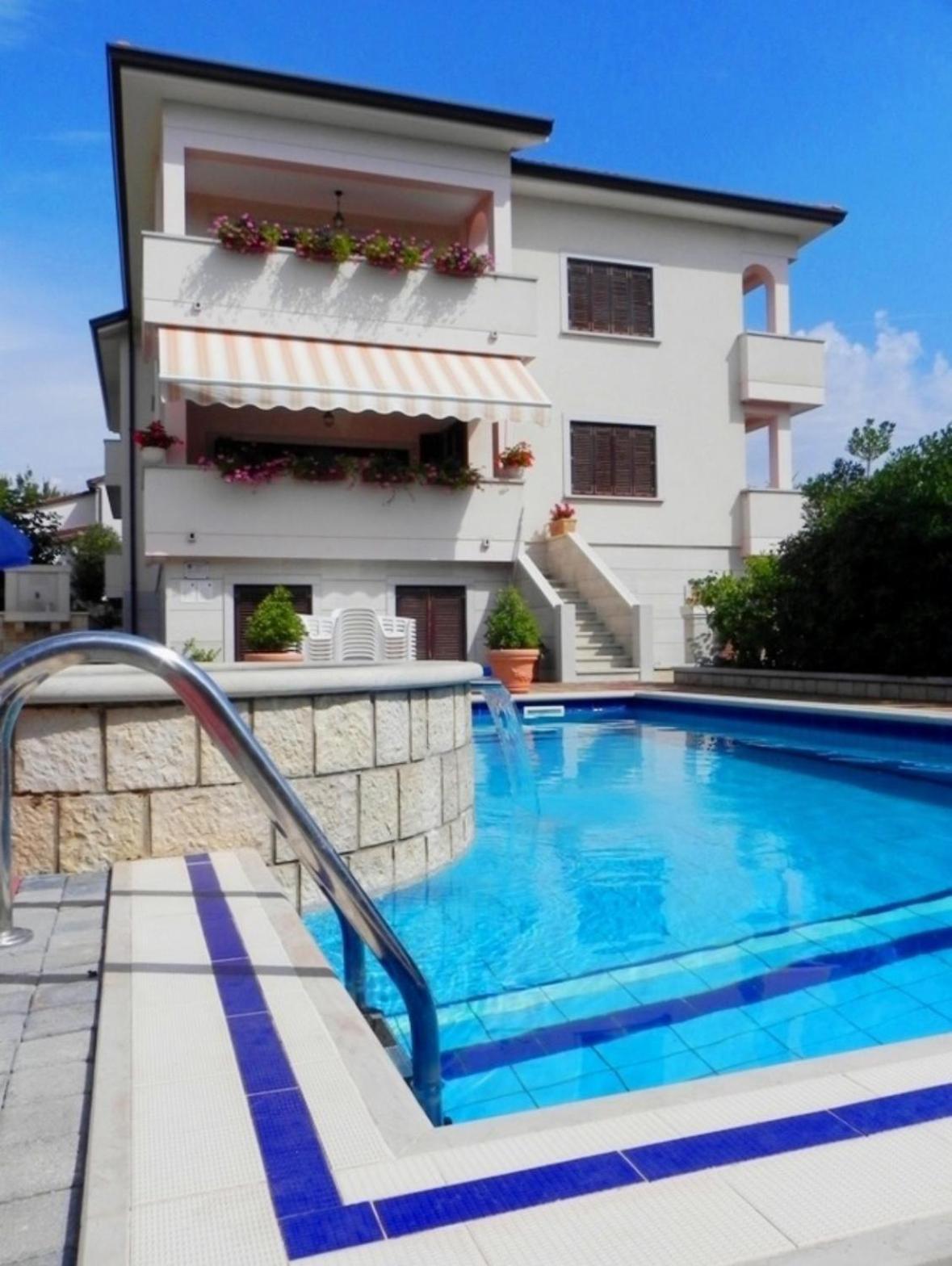 Apartments Villa Mirjam Porec Exterior photo